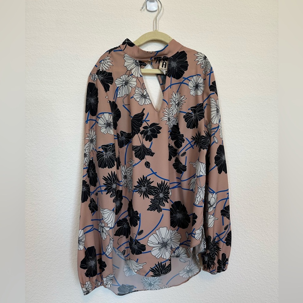 Amanda U | Small | Blush Blouse with White and Black Floral